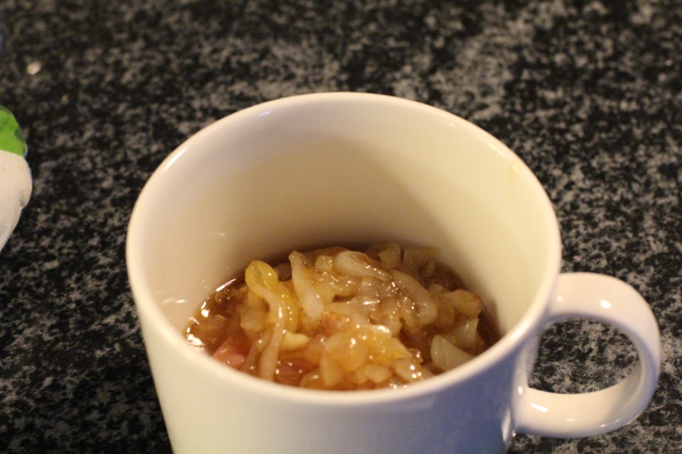 Sipulihillo on monipuolinen lisuke