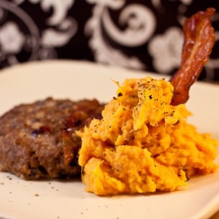 Bataatti-pekonimuusi